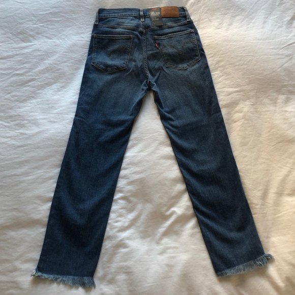 Levi's 724 High Rise Straight Cropped Jeans (NWT) - Picture 3 of 5